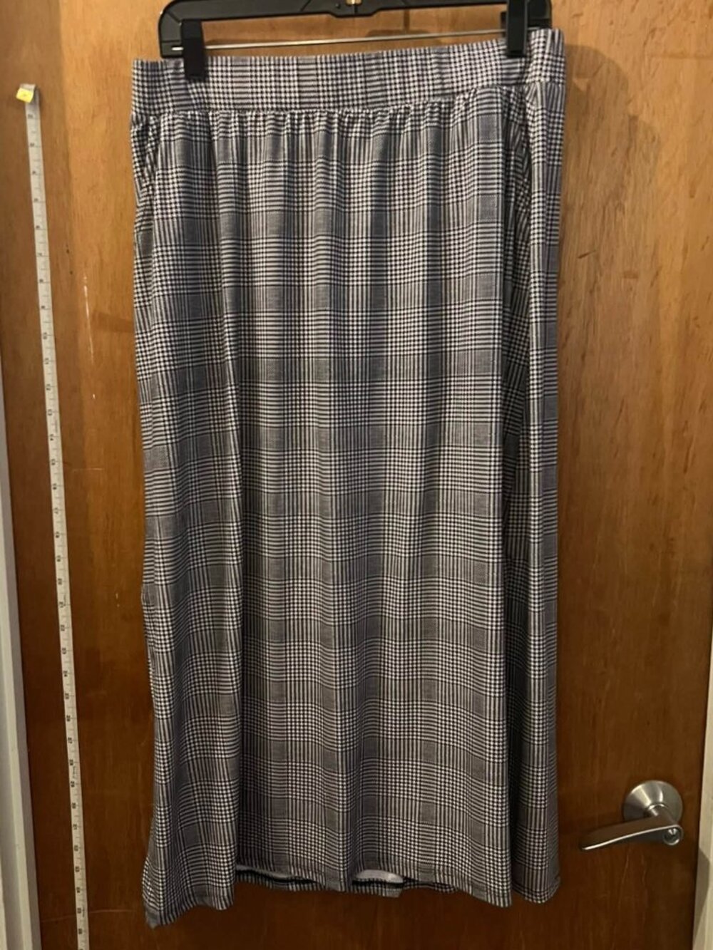 Size 0X(14W) - Black and White Knit Houndstooth Maxi Skirt